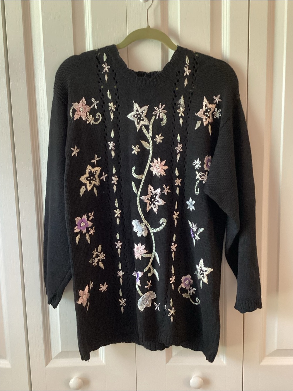 Vintage Victoria Jones Women’s  Black Floral Embroidered  Sweater Sz M - IEC